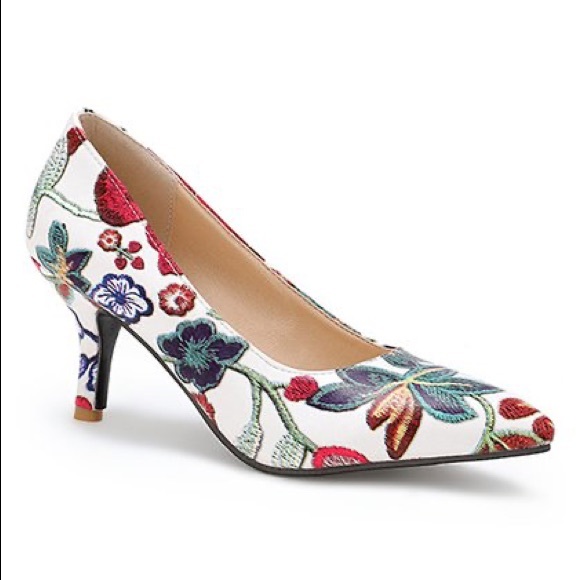 Butiti Shoes Blue Floral Kitten Heel Women Size 75 Poshmark